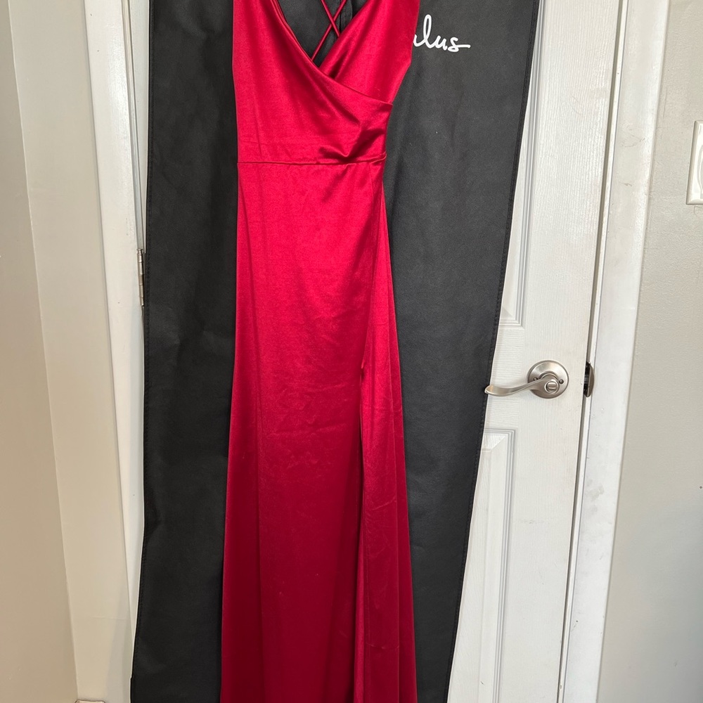 Windsor NWT formal red satin dress with high slit